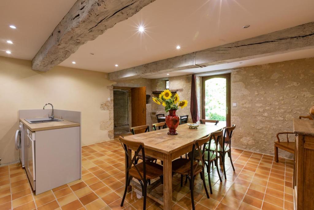 Domaine De Laplan Bed and Breakfast Cezan Exteriör bild